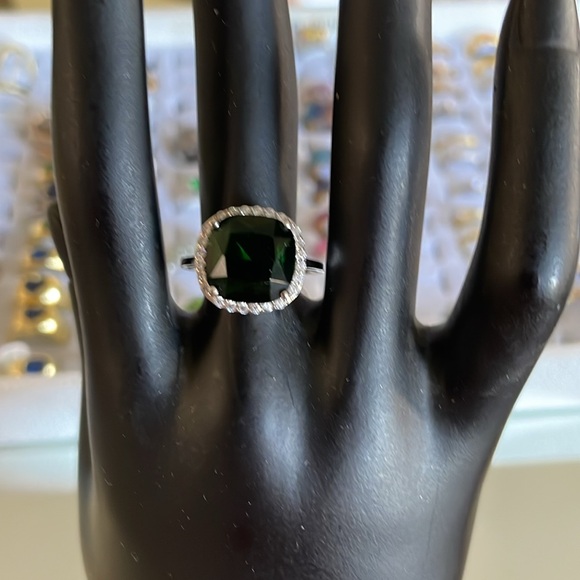 Sterling silver emerald stone ring - Picture 2 of 6